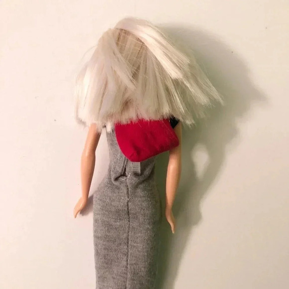 Barbie Doll Mattel Twist and Turn  Bendable Knees China Grey Dress - Picture 12 of 16